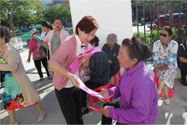 看看这个玛瑙手镯是天然的还是烤色的？